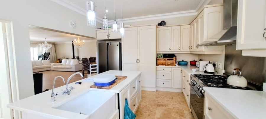 5 Bedroom Property for Sale in Sandbaai Western Cape